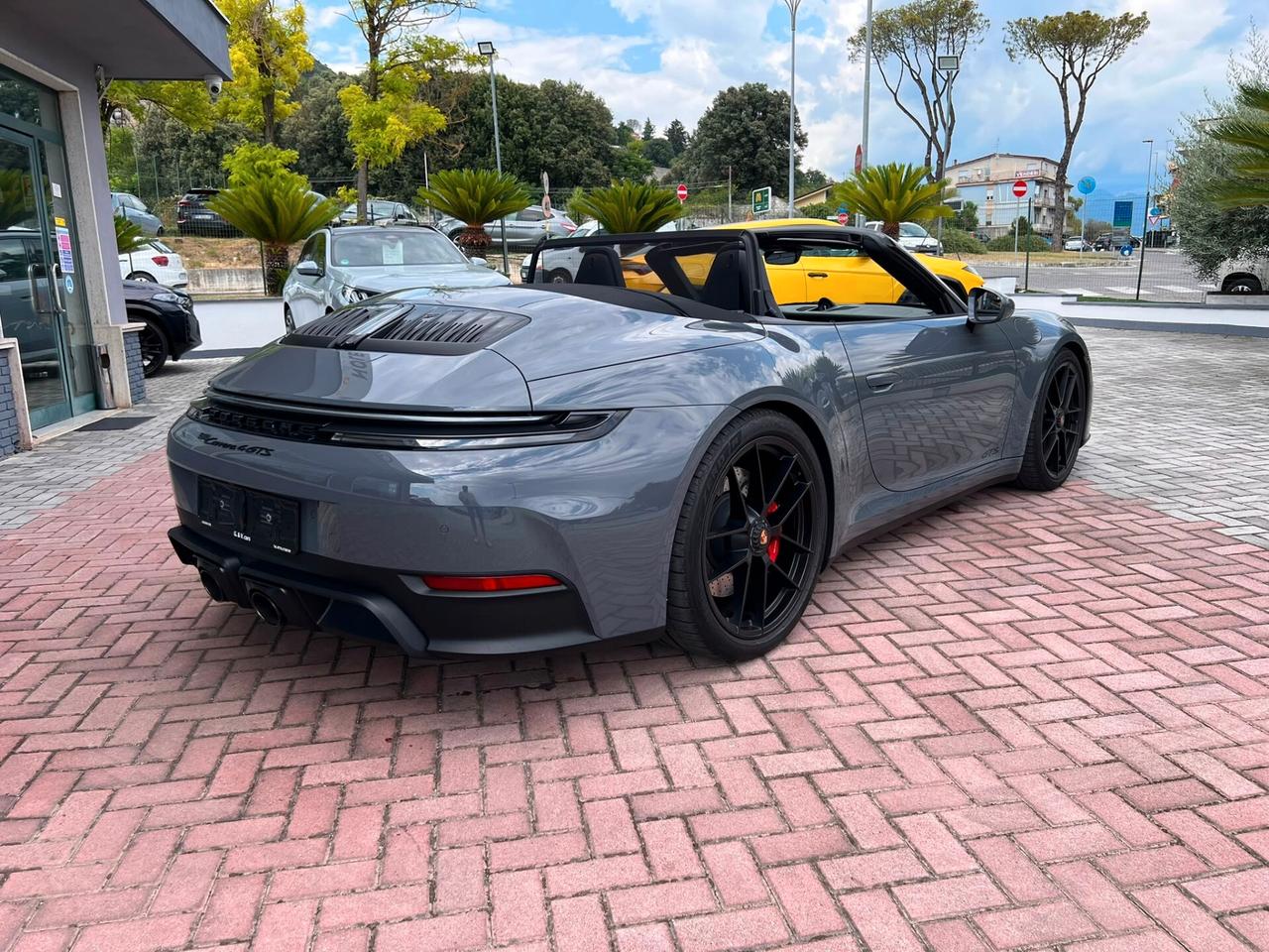 Porsche 911 Carrera 4 GTS Cabriolet