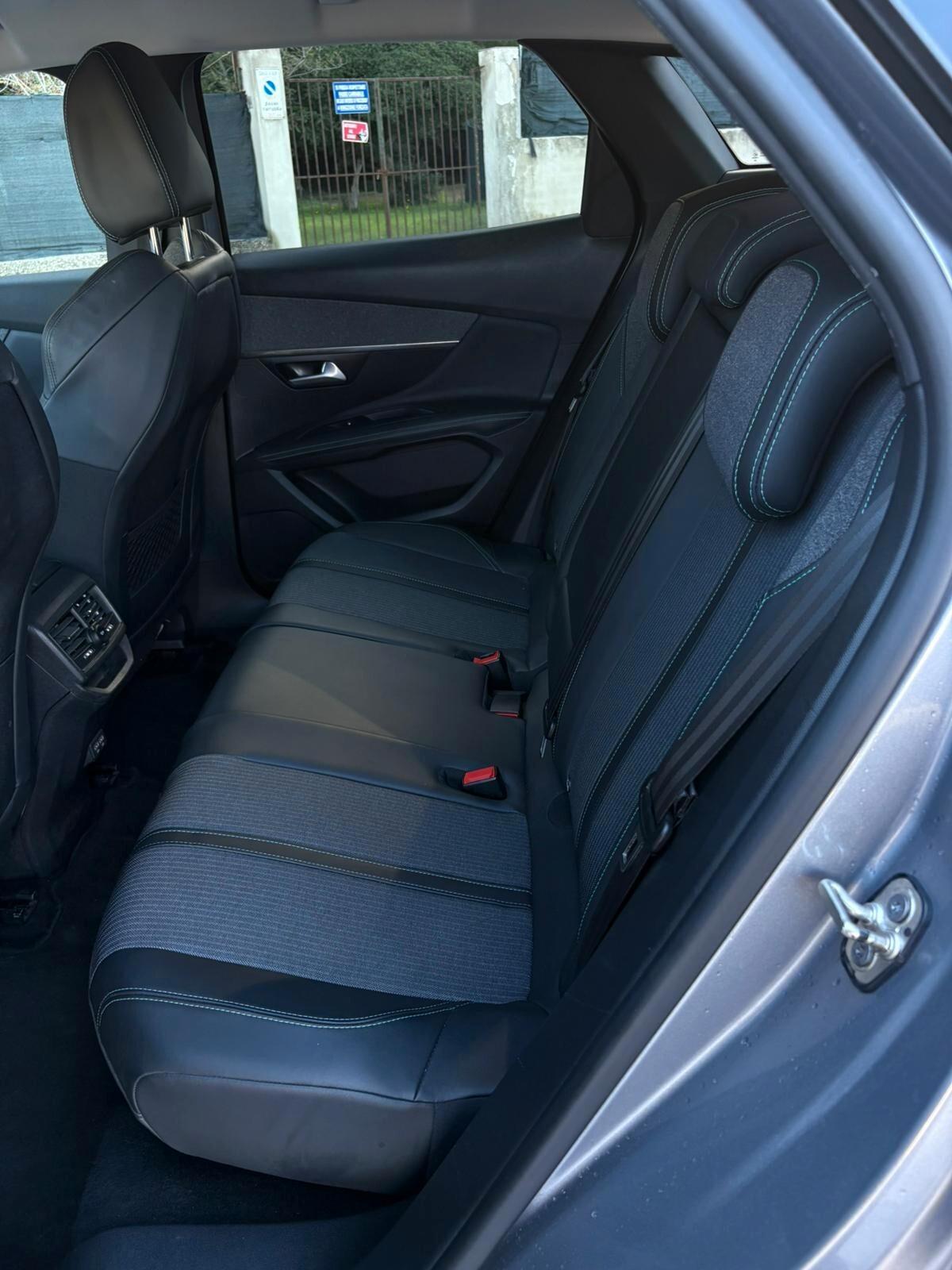 Peugeot 3008 HDi 130 S&S EAT8 Allure Black Friday