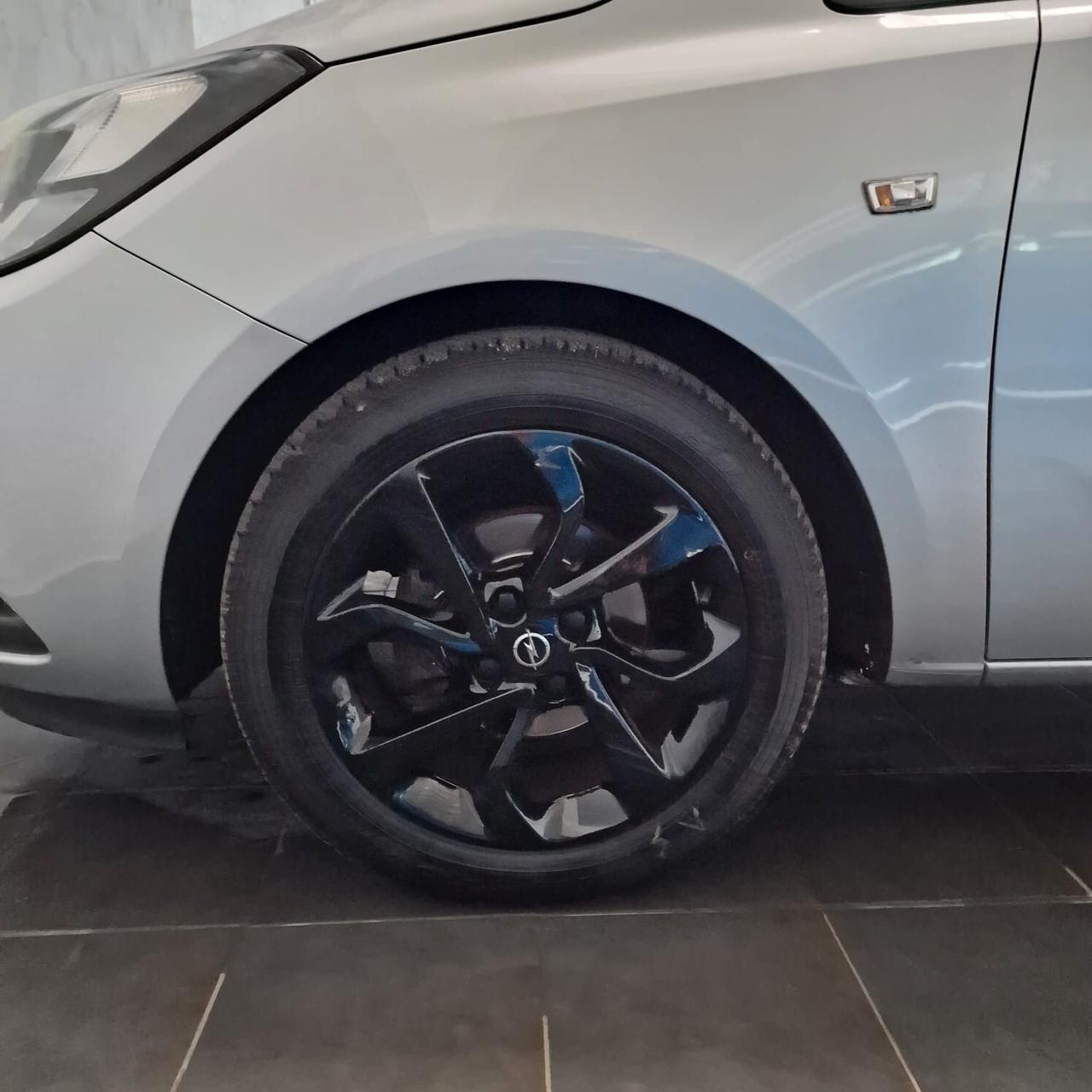 Opel Corsa 1.2 5 porte Black Edition