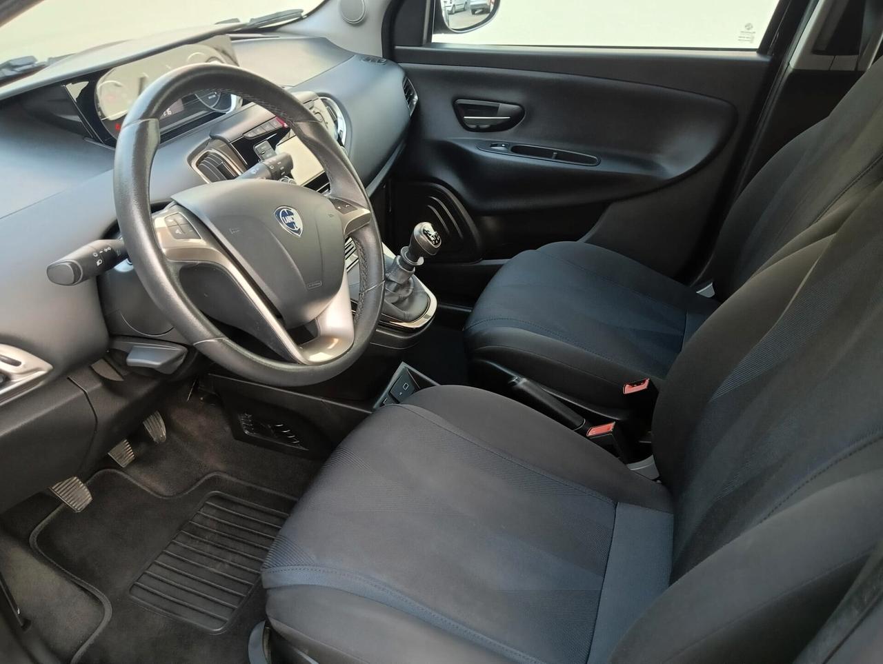 Lancia Ypsilon 1.0 FireFly 5 porte S&S Hybrid Ecochic Gold