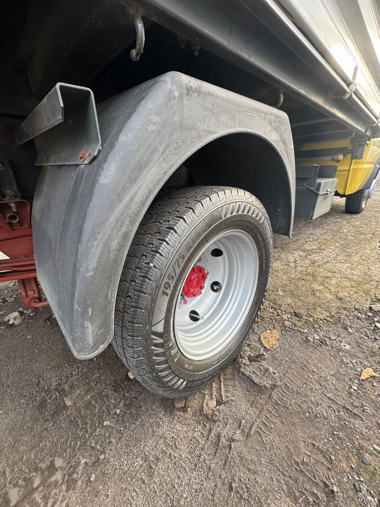 Iveco Daily 35.12 2.8 TDI ribaltabile 3 laterale