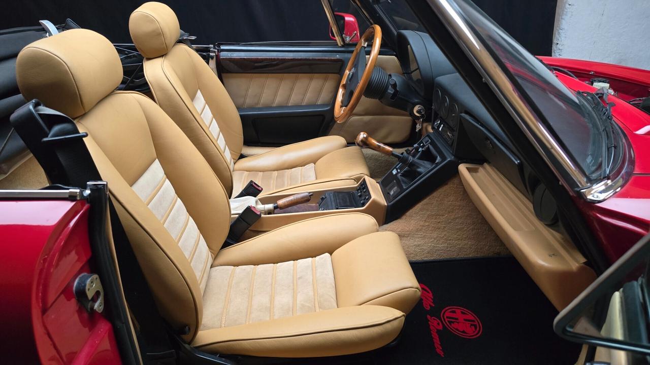 Alfa Romeo Spider 2.0i