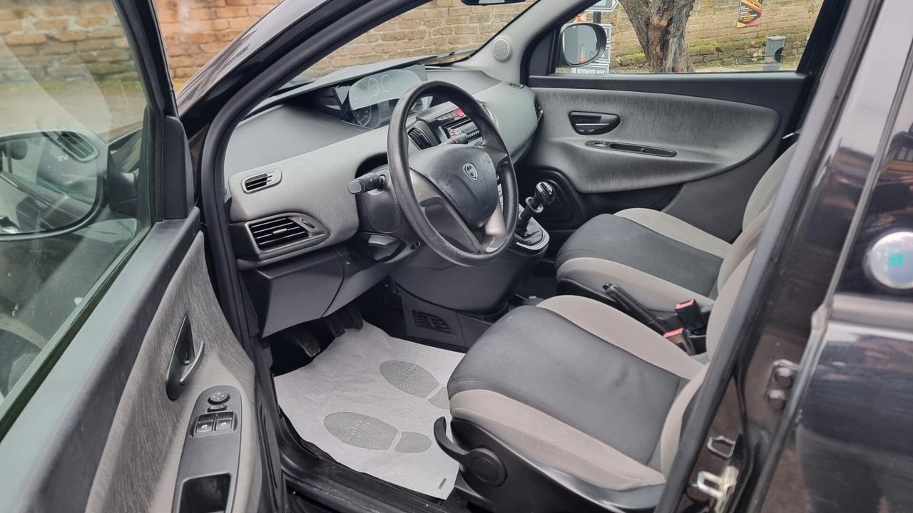 Lancia Ypsilon 0.9 TwinAir 85 CV 5 porte S&S Gold