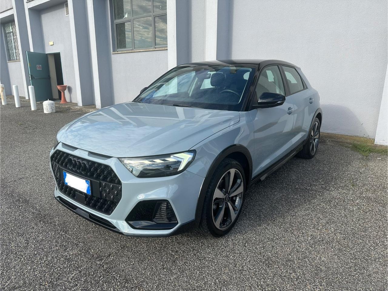 AUDI A1 citycarver 30 TFSI S tr. Id. Contrast