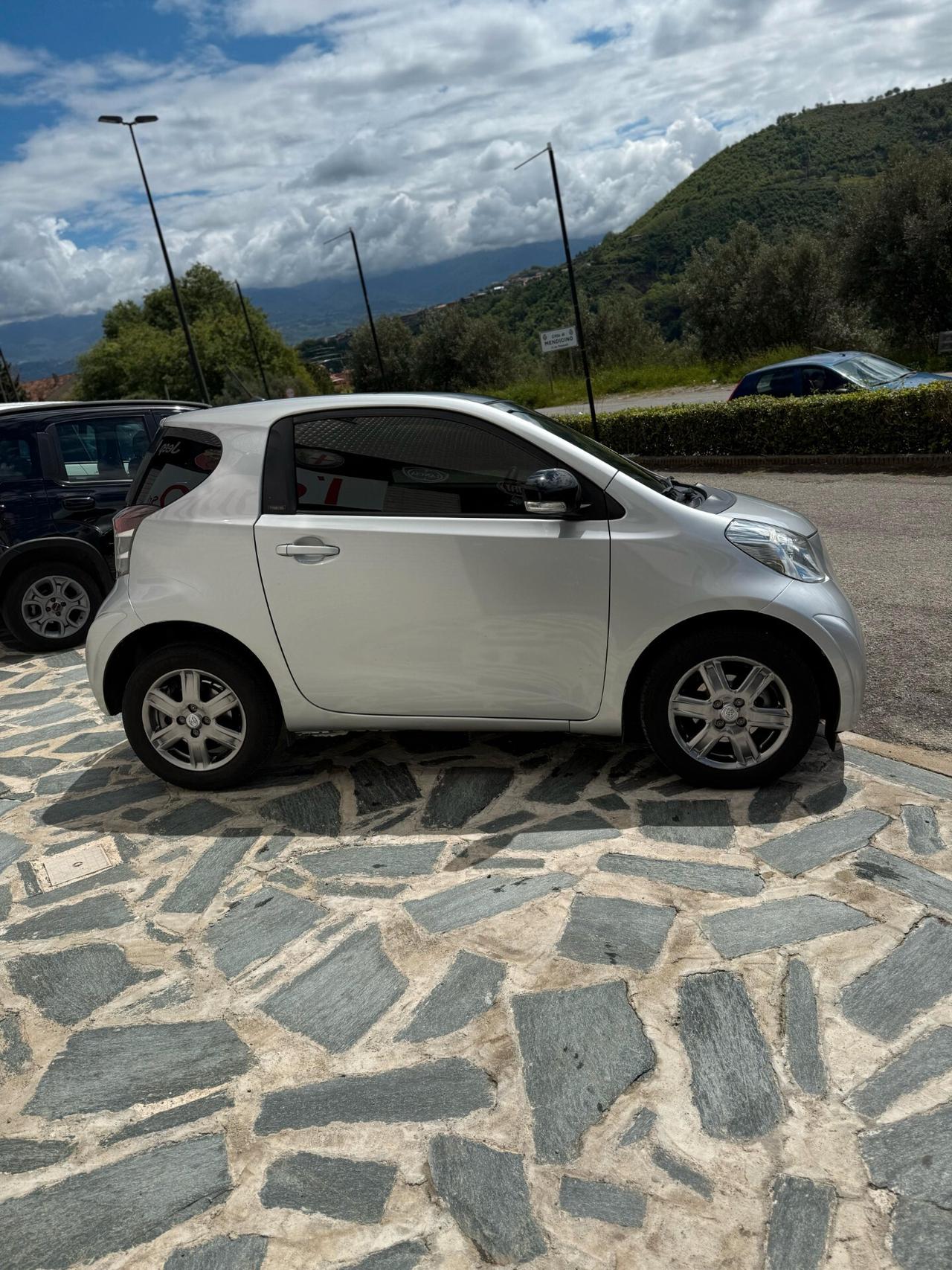 Toyota iQ 1.0 CVT Lounge