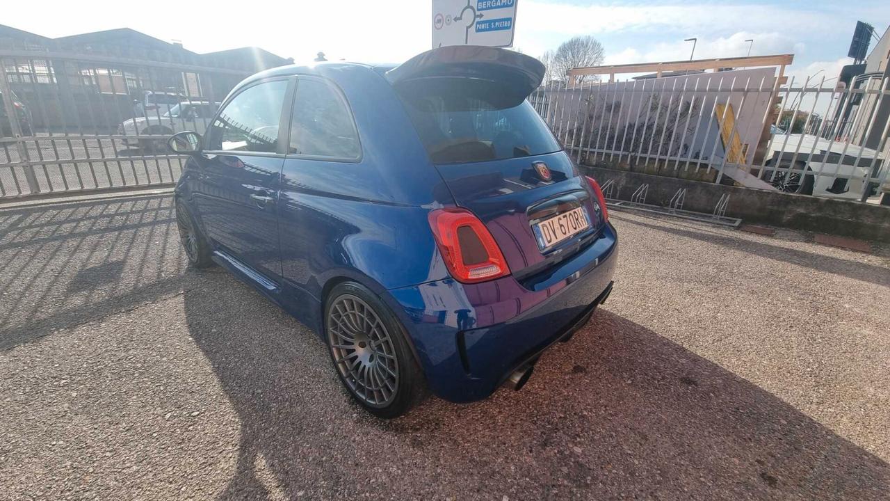 Abarth 500 1.4 Turbo T-Jet essesse