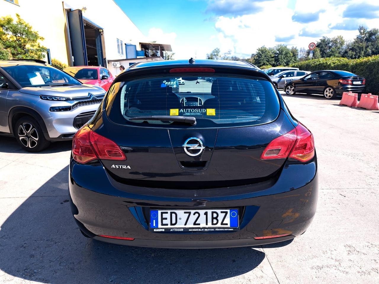 Opel Astra 1.6 115CV 5 porte Cosmo