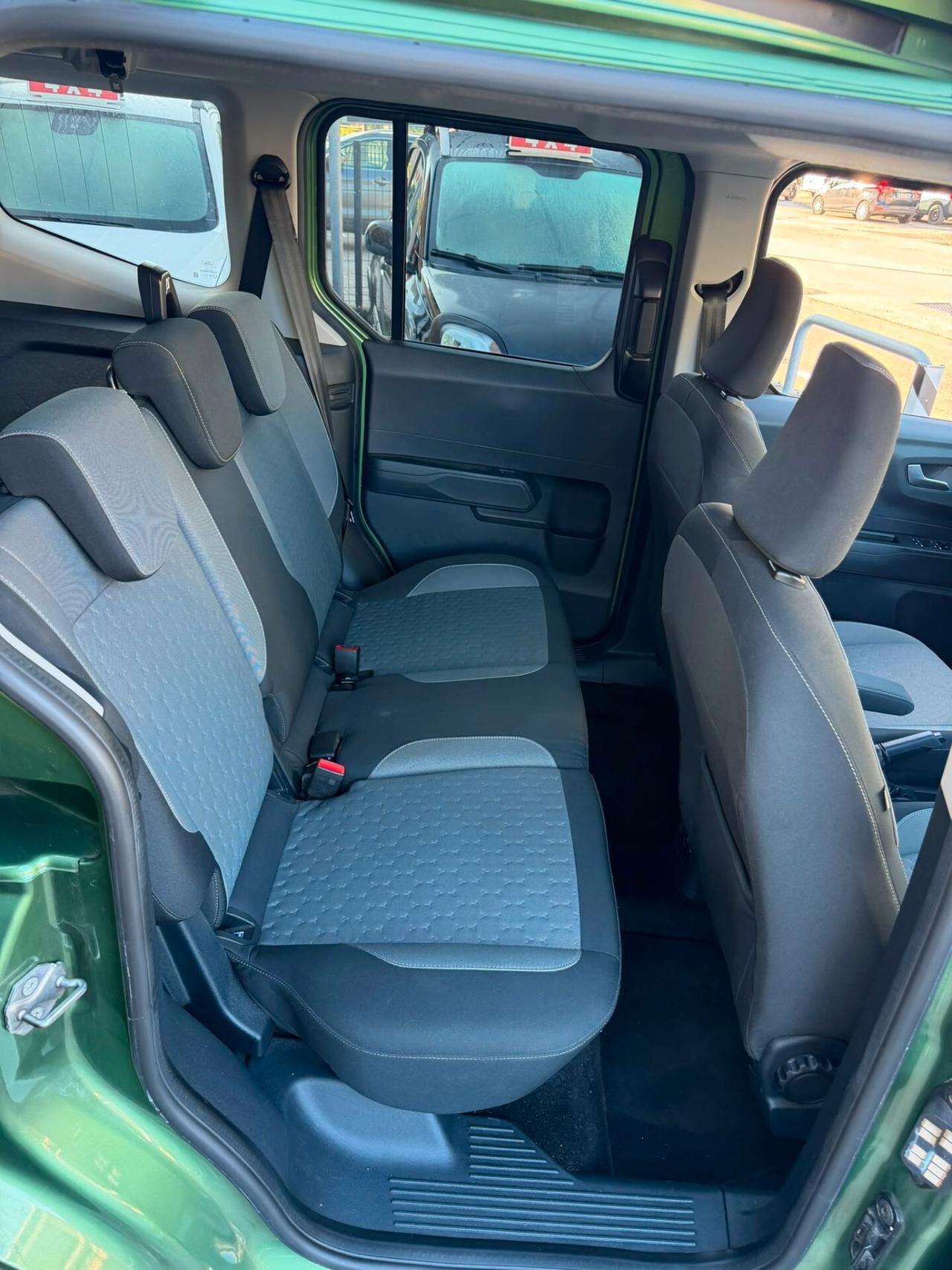 Ford Tourneo Courier 1.0 EcoBoost Titanium