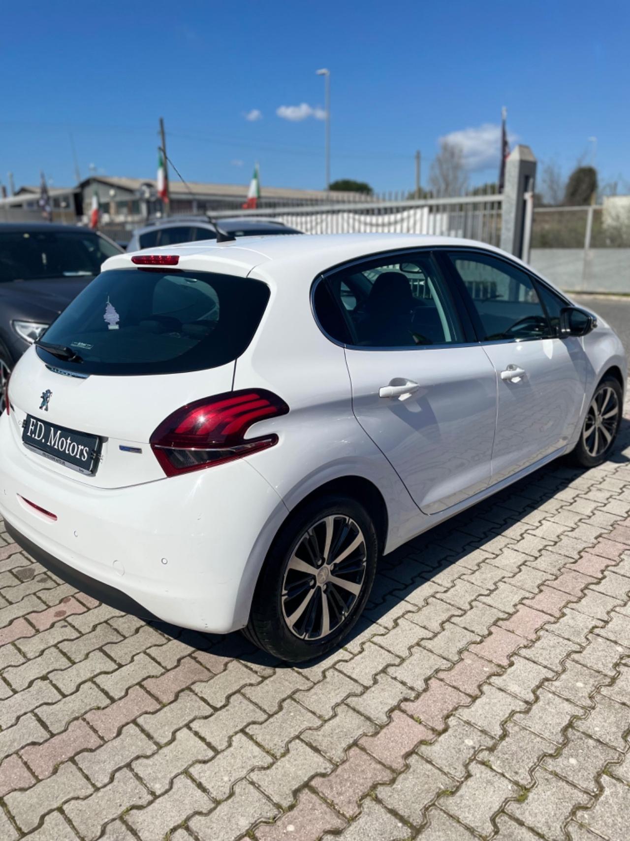 Peugeot 208 PureTech 82 5 porte Allure