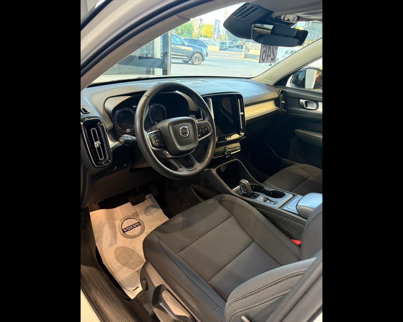 VOLVO XC40 - XC40 1.5 t2 Momentum Pro auto my21