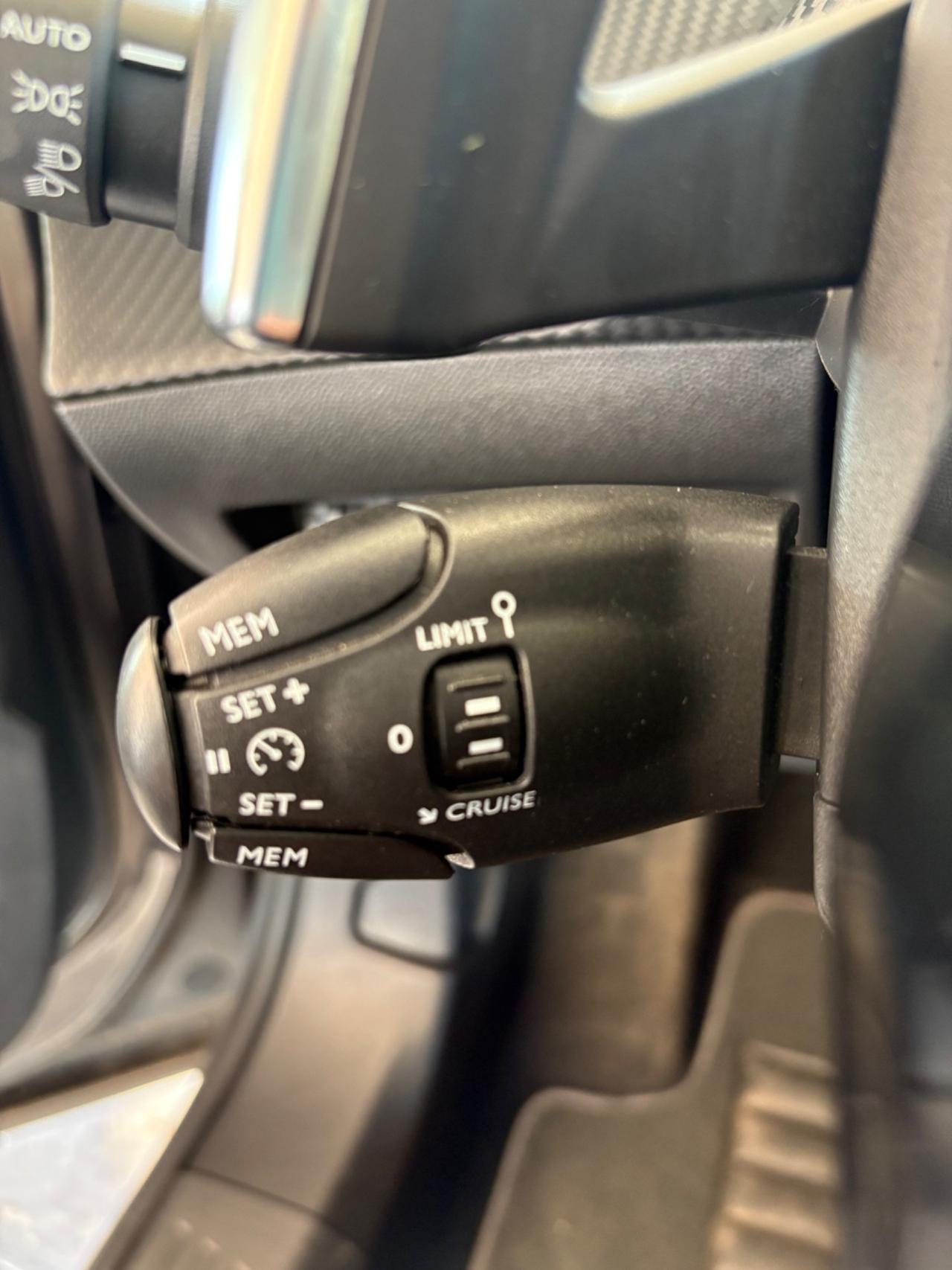 Peugeot 2008 BlueHDi 130 S&S EAT8 Allure Pack