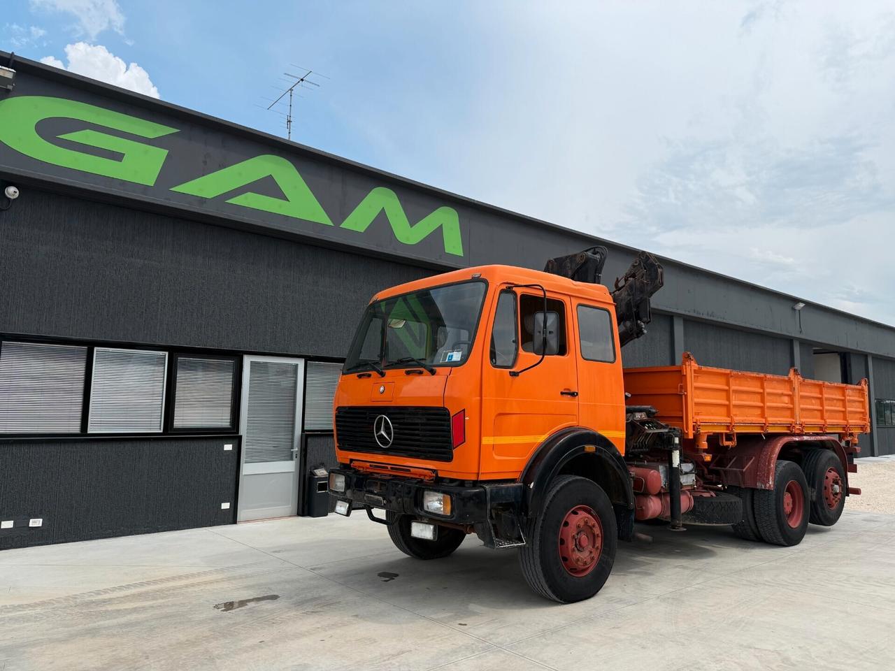 Mercedes Benz SK 1919 ribaltabile trilaterale con Gru HIAB Hidrocom 140