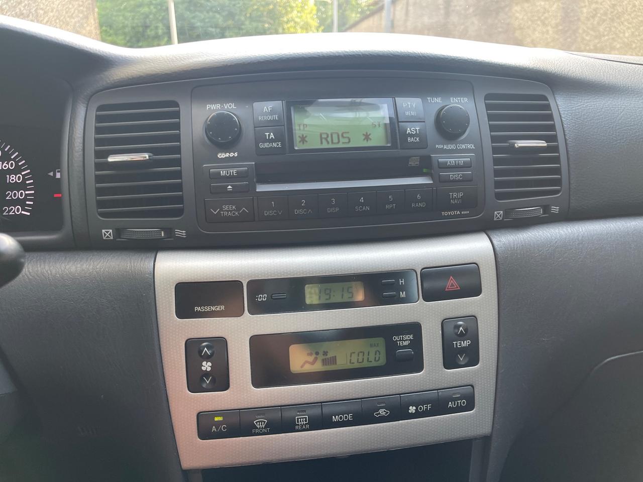 Toyota Corolla 1.4 D-4D M-MT 5p uni prop
