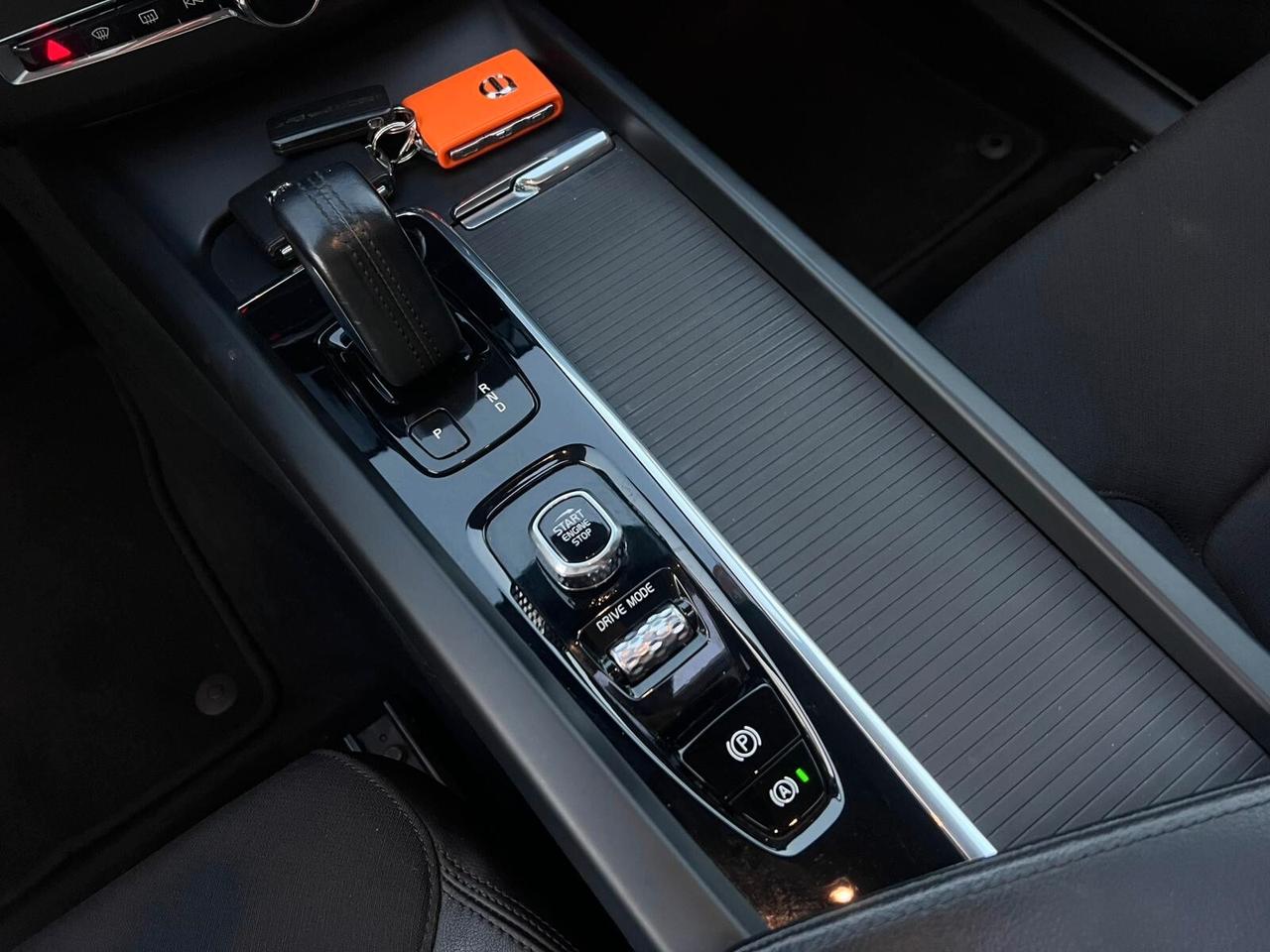 Volvo XC 60 XC60 B4 (d) AWD Geartronic Momentum Tetto apribile