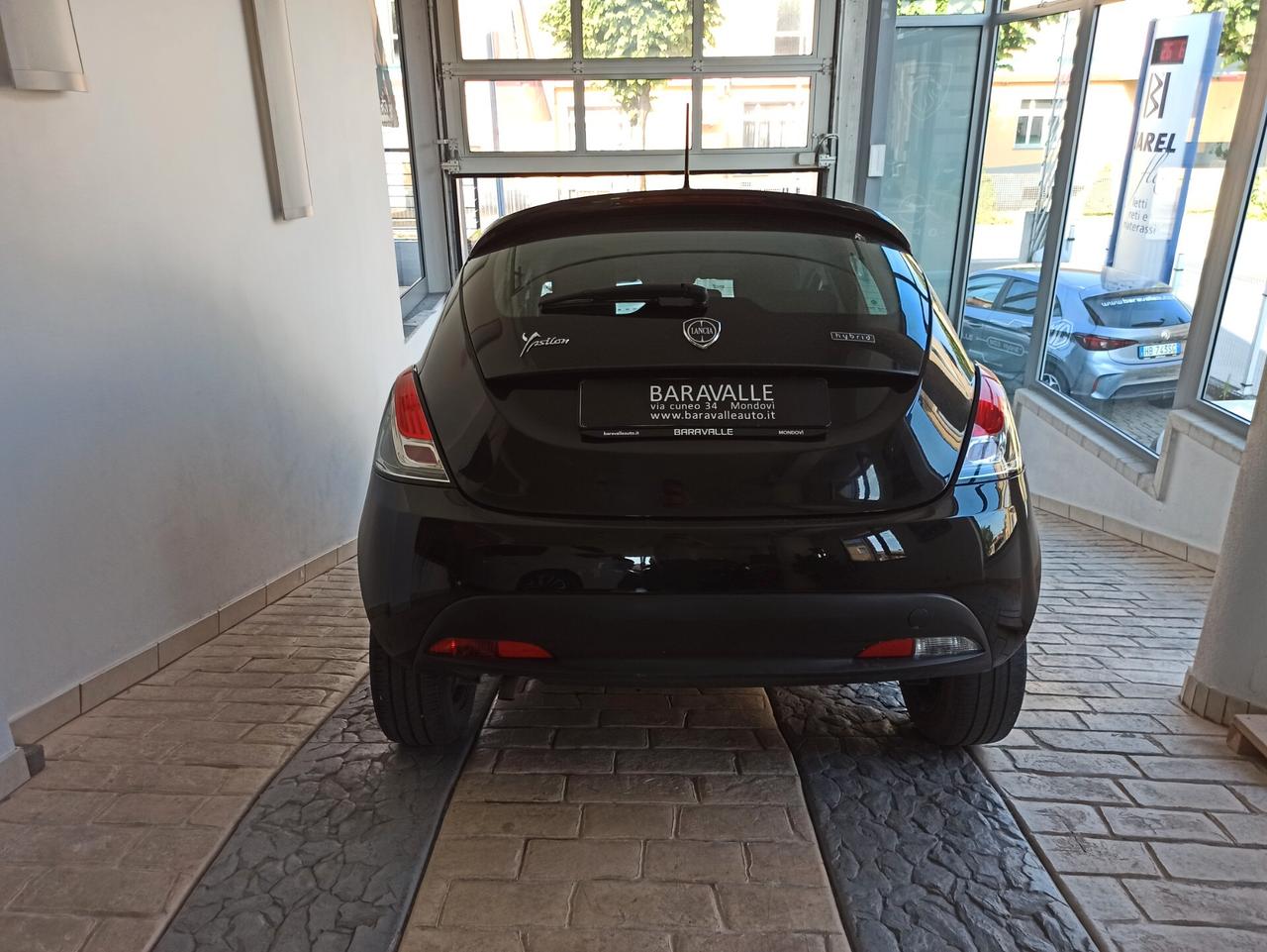 Lancia Ypsilon 1.0 FireFly 5 porte S&S Hybrid Ecochic Silver