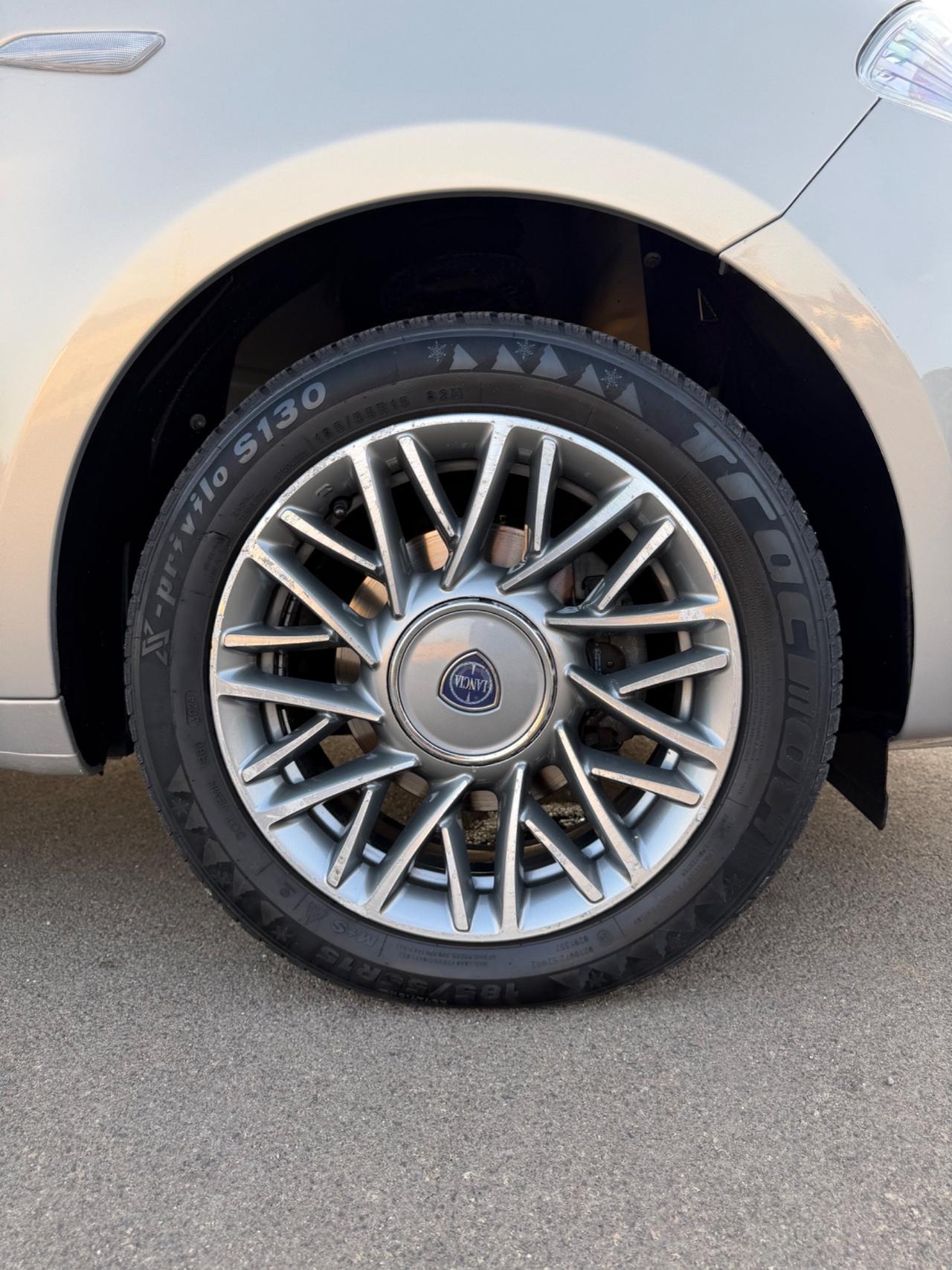 Lancia Ypsilon 1.2 69 CV 5 porte S&S Silver
