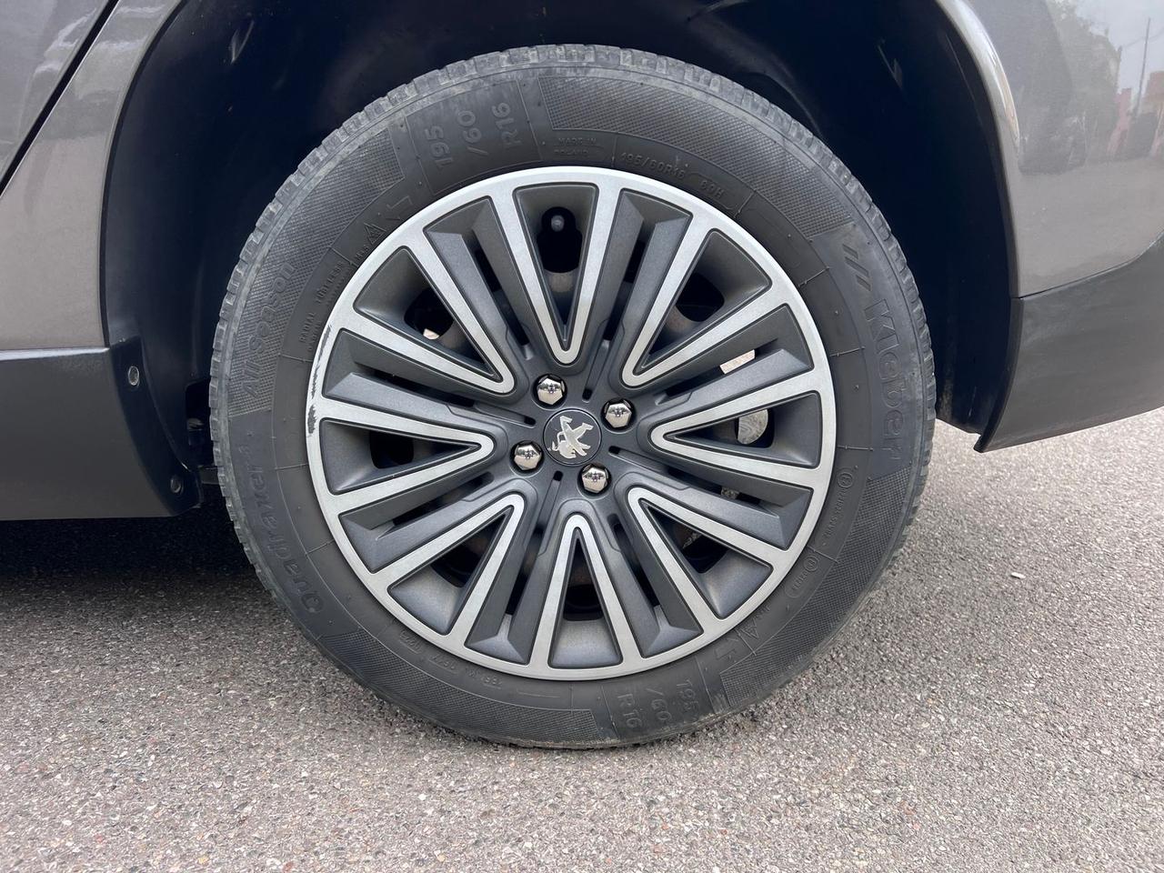 Peugeot 2008 1.2 PureTech 82 #9549