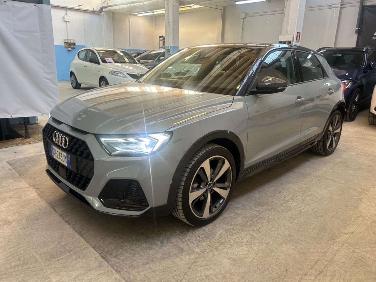 Audi A1 citycarver 30 TFSI Identity Contrast