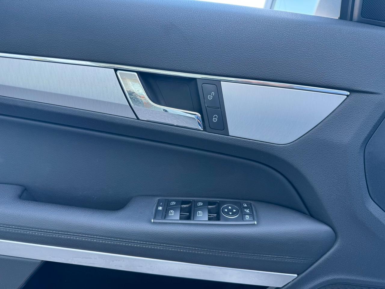 Mercedes-benz E 200 Cabrio BlueEFFICIENCY Avantgarde