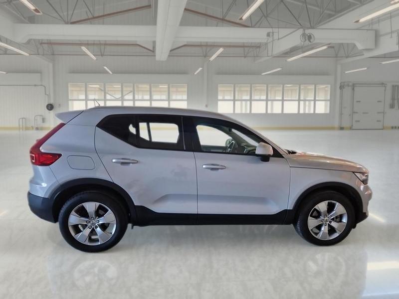 VOLVO XC40 B4 AWD automatico Momentum