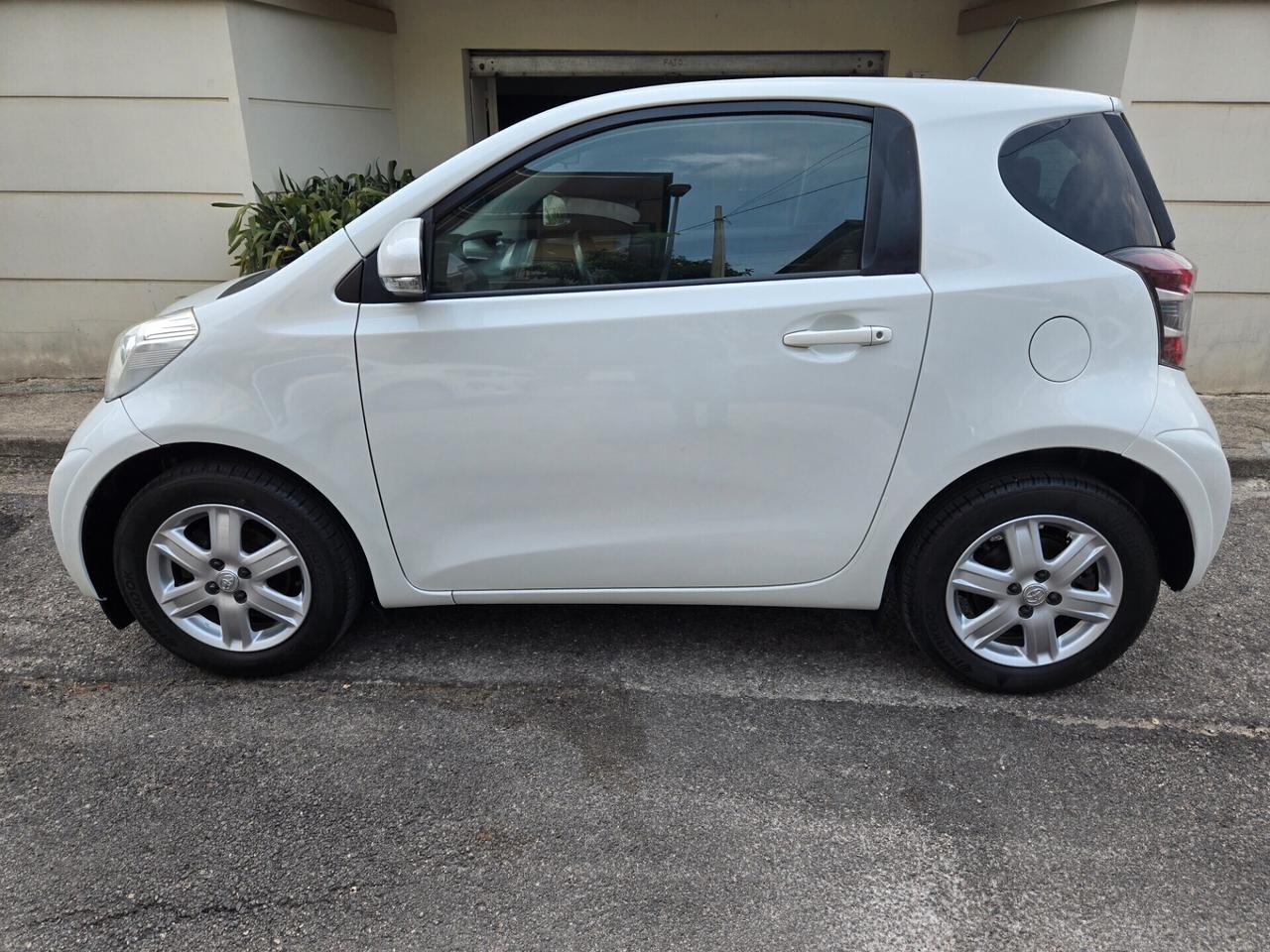 Toyota iQ 1.0