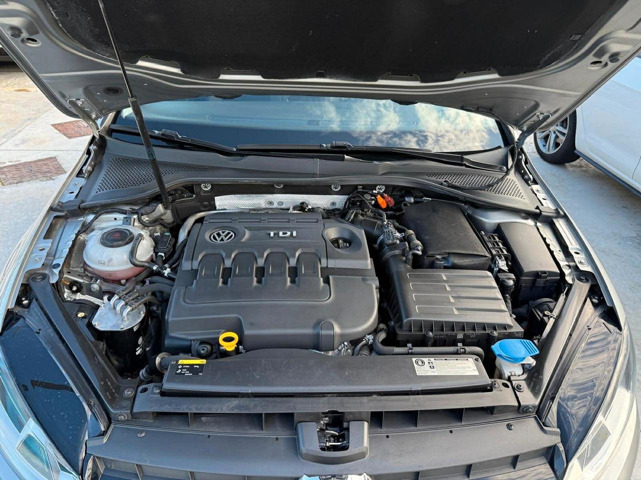 Volkswagen Golf -SW- 1.6 TDI 105 CV Highline -UNICOP-