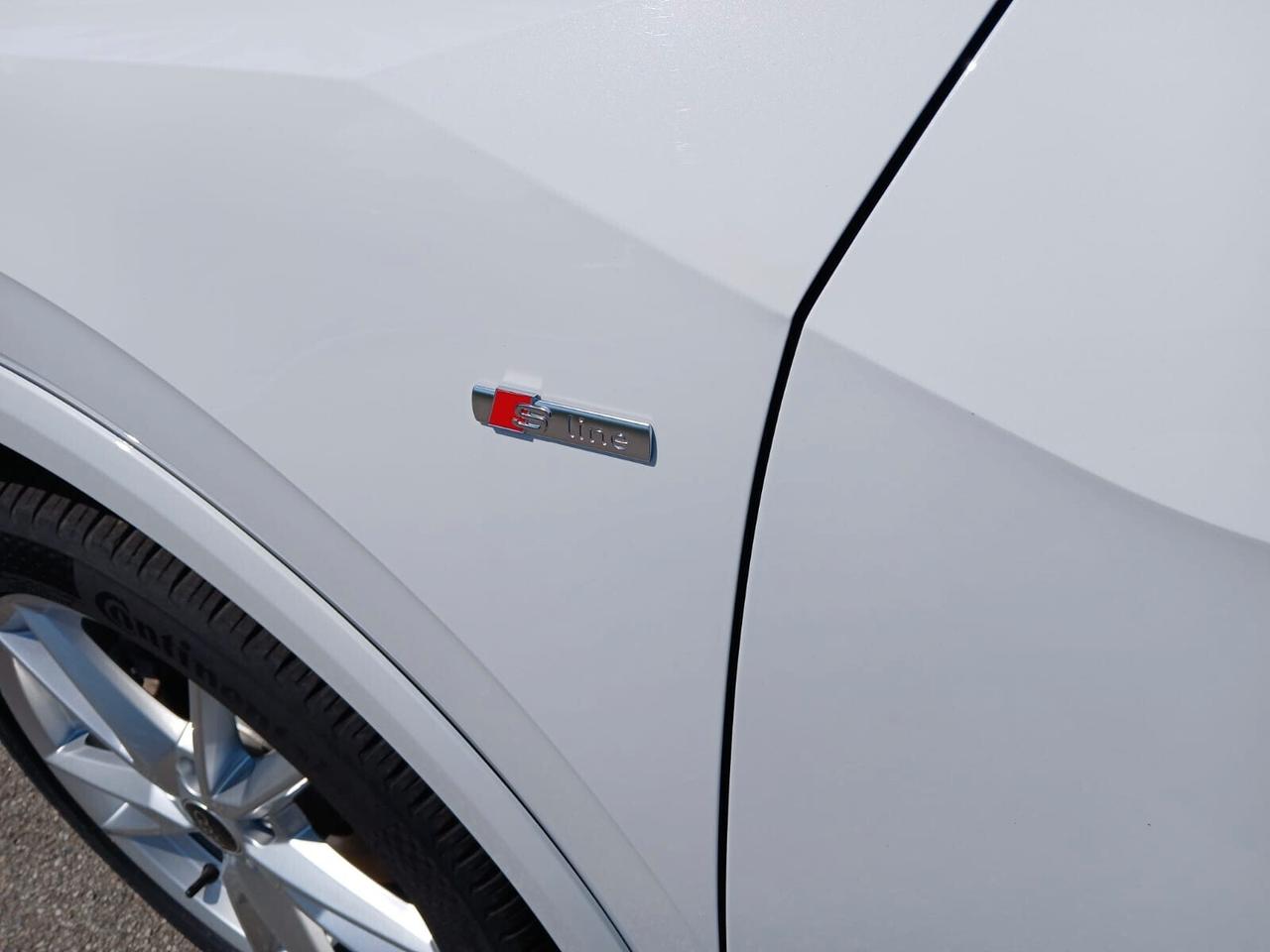 Audi Q2 35 TDI S tronic Identity Black-AZIENDALE