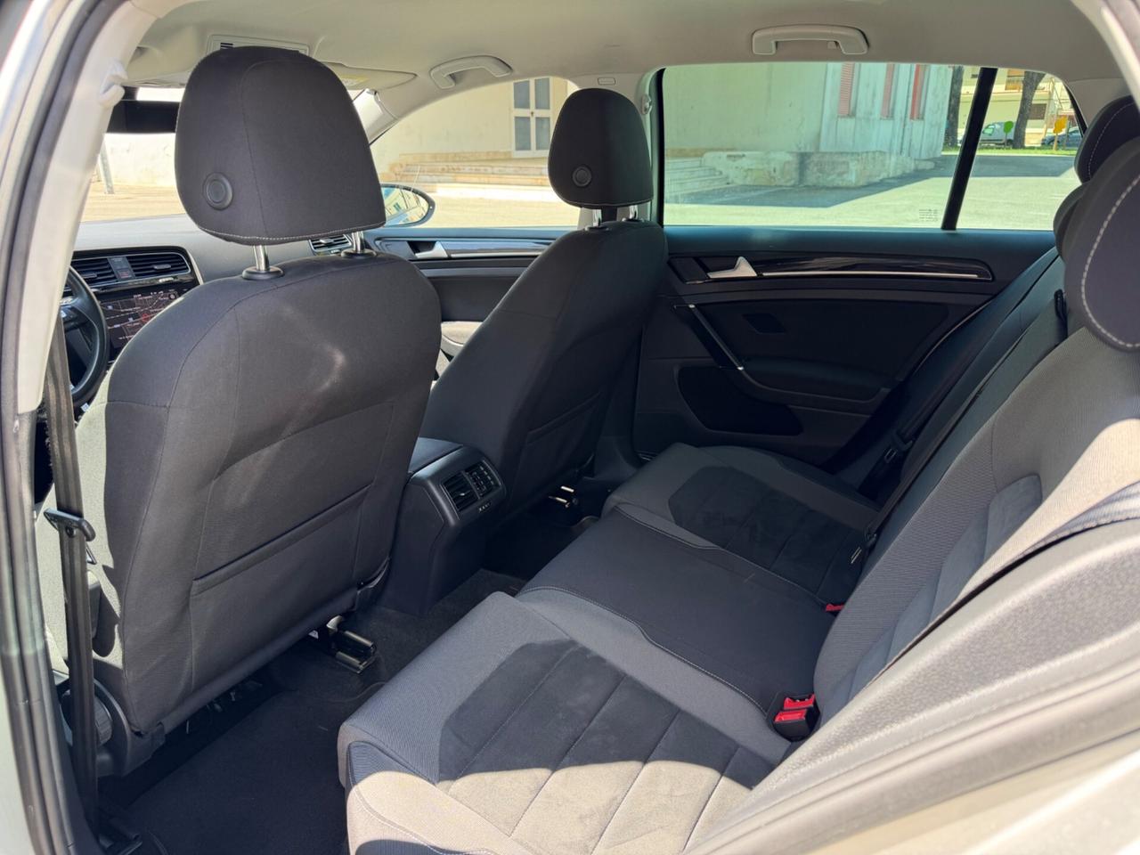 Volkswagen Golf 1.6 TDI executive virtual cockpit
