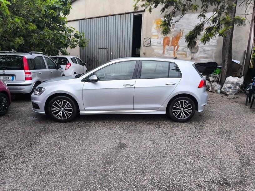 Volkswagen Golf 1.6 TDI 110 CV 5p. Highline R-LINE