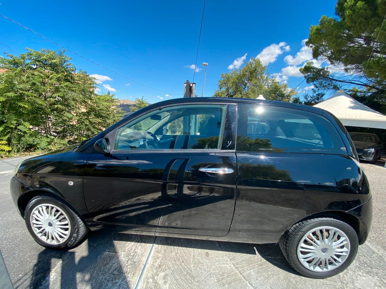 Lancia Ypsilon 1.3 MJT 75 CV Argento