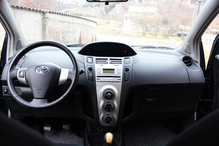 Toyota Yaris 1.0 5 porte Sol 89.000KM CLIMA NEOPATENTATI RADIO CD