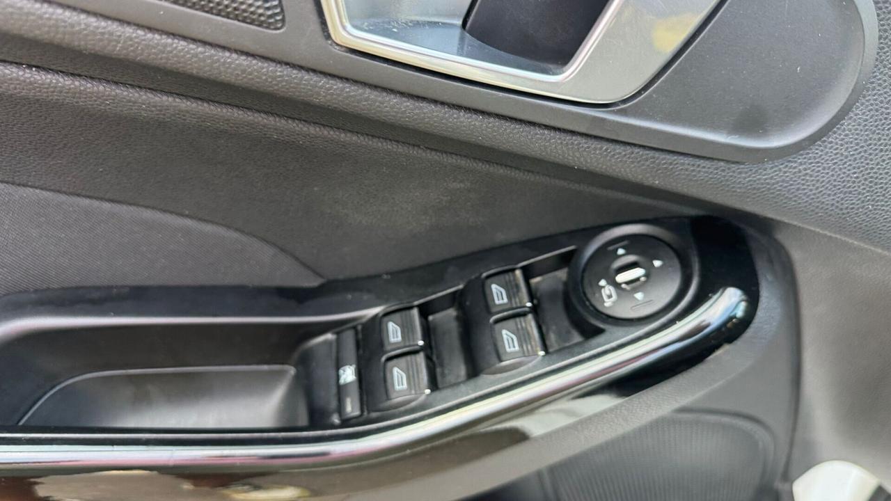 Ford Fiesta 1.5 TDCi 75CV Titanium led keyless