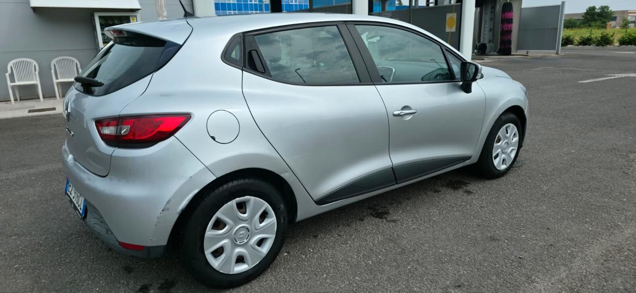 Renault Clio 1.2 75CV GPL 5 porte Costume National