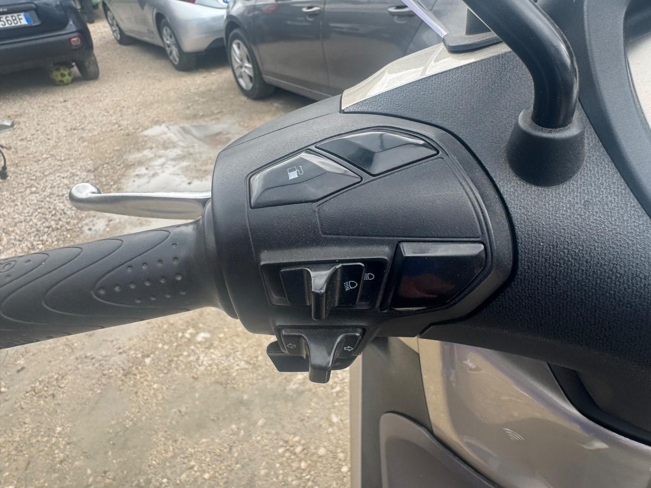 Piaggio Beverly 300 Sport