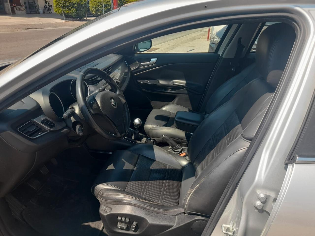 Alfa Romeo Giulietta 2.0cc diesel 12 mesi garanzia-2011