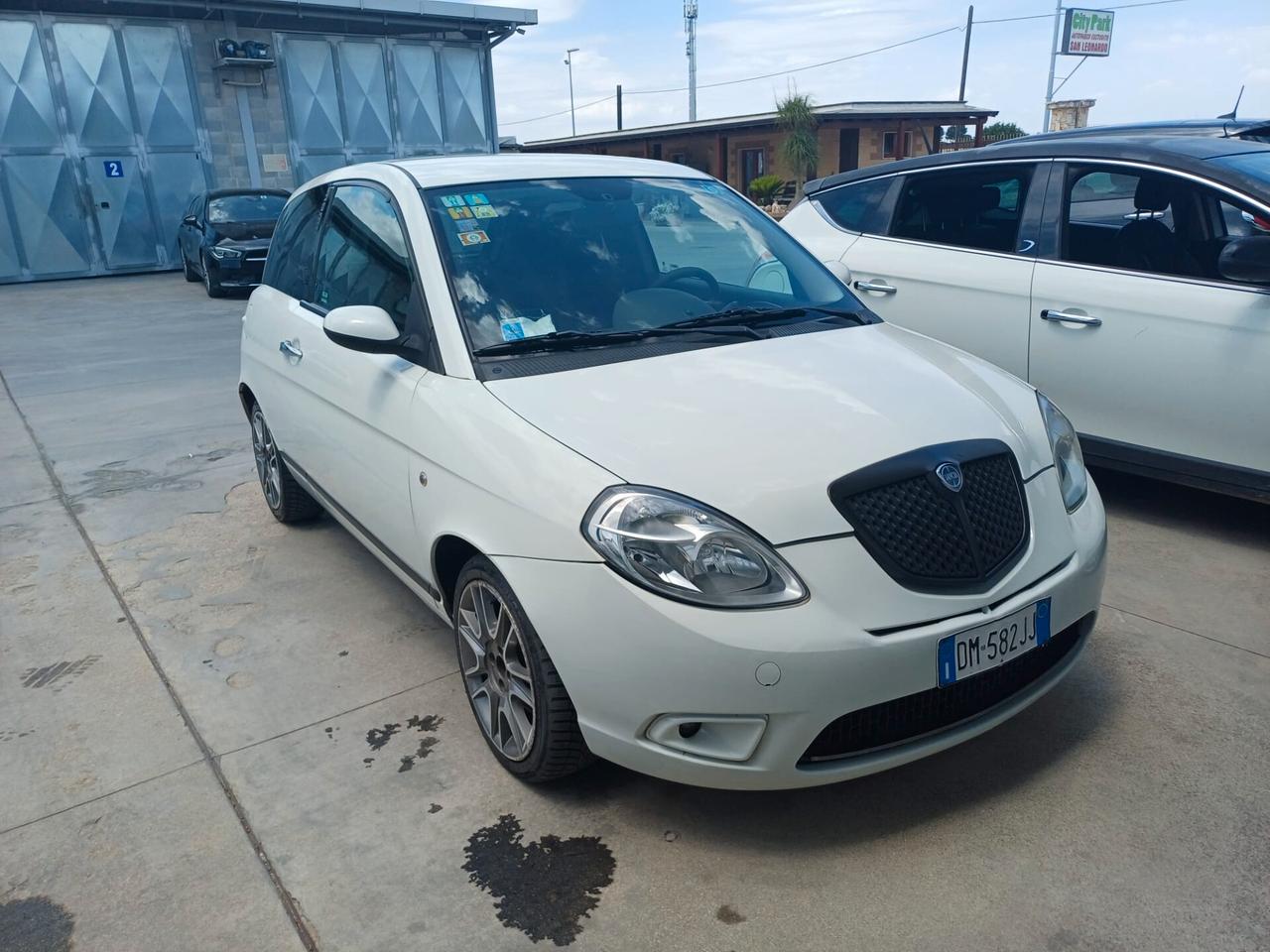 Lancia Ypsilon 1.3 Mjet 75Cv Momo Sport