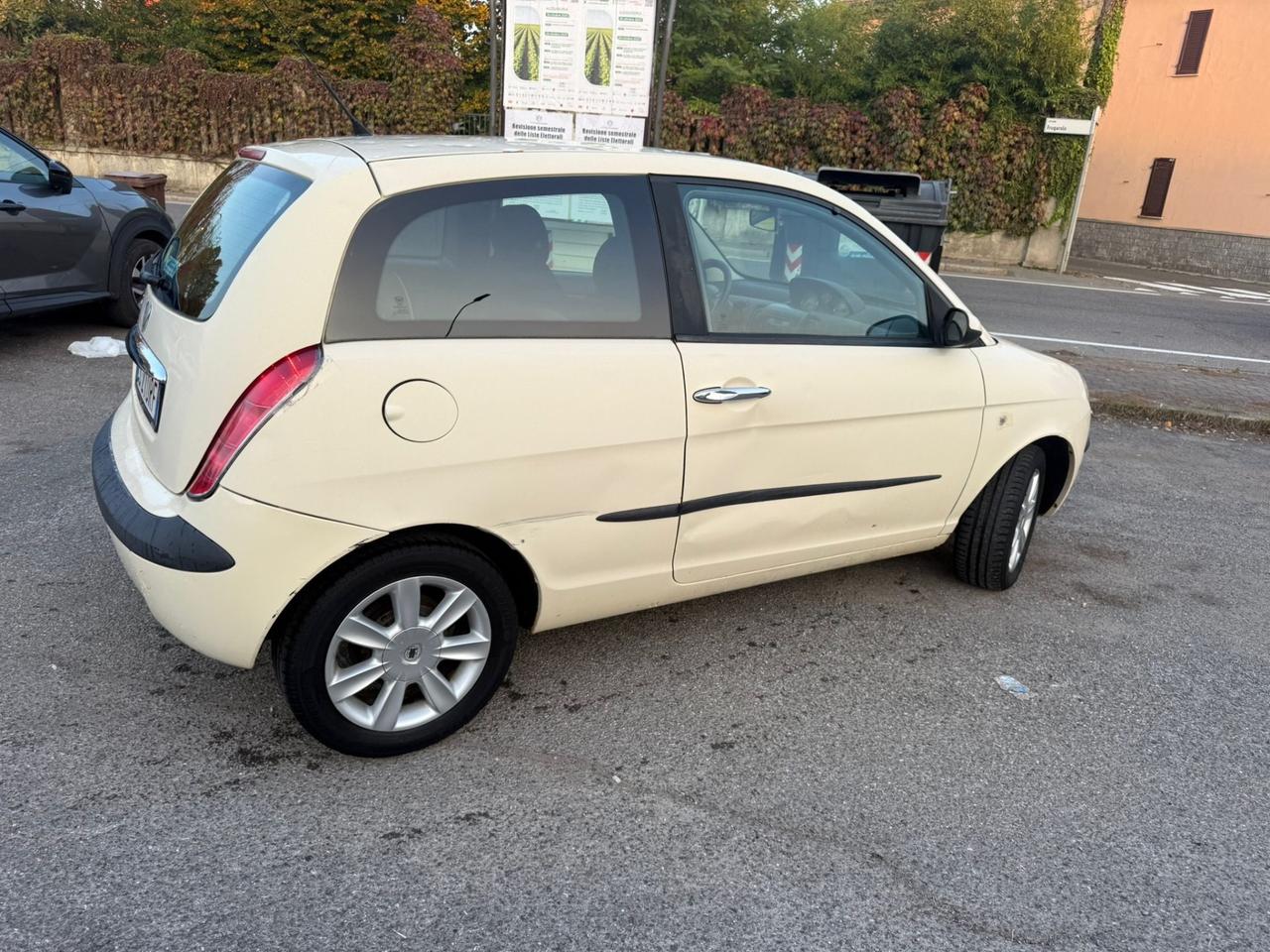 LANCIA YPSILON 1.2 BENZINA NEOPATENTATI