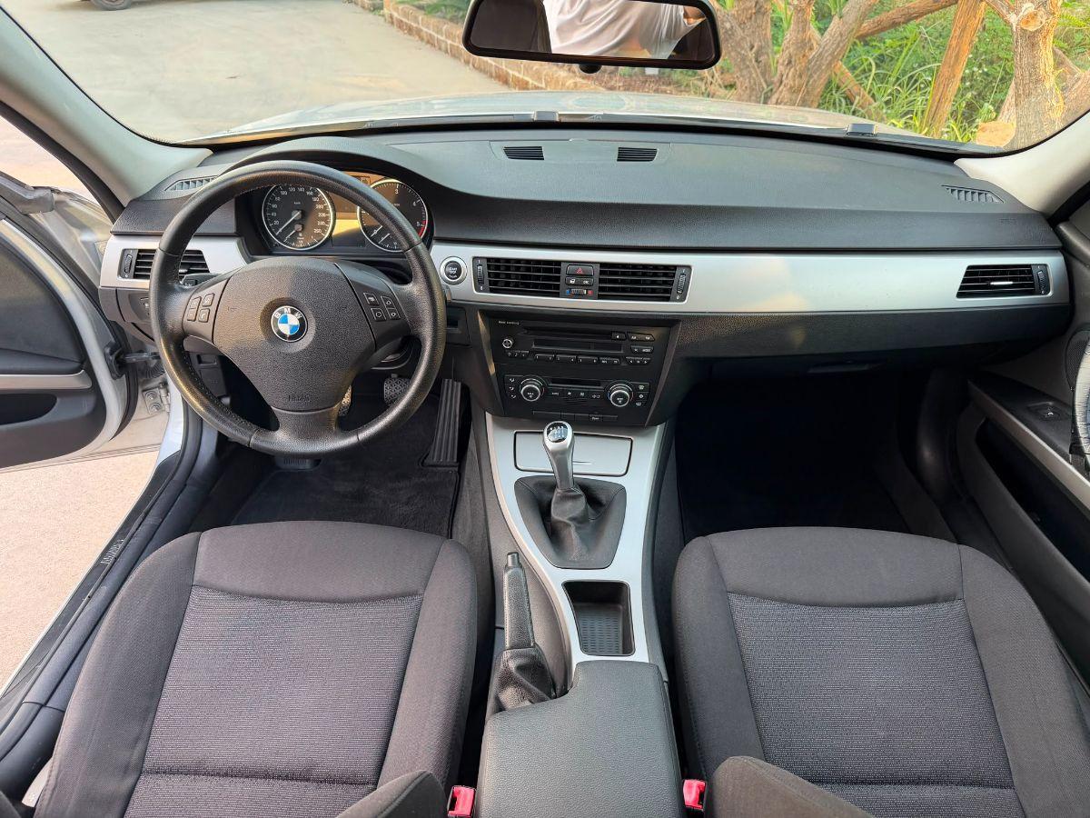 BMW - Serie 3 Touring - 320d Futura
