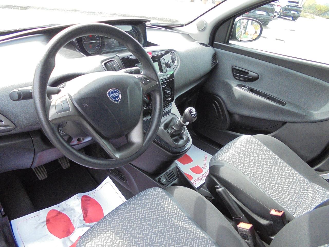 Lancia Ypsilon 1.0 FireFly 5 porte S&S Hybrid Silver