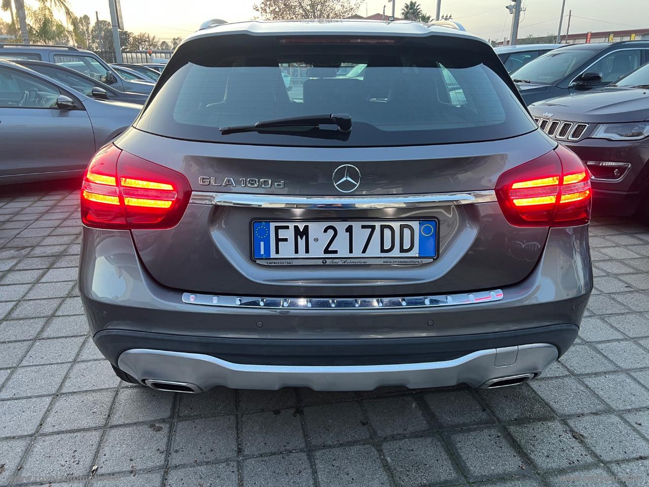 MERCEDES-BENZ GLA 180 Sport