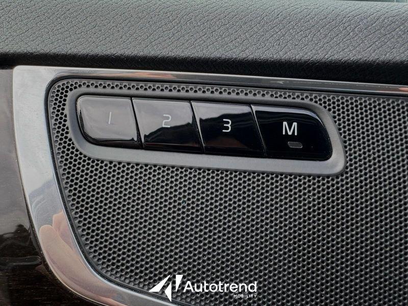 Volvo XC90 D5 235 CV AWD Automatica NAVI LED Momentum