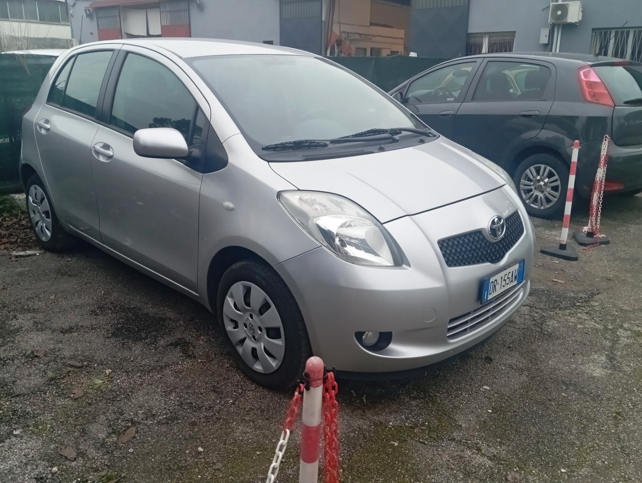 Toyota Yaris 1.0 5 porte Sol