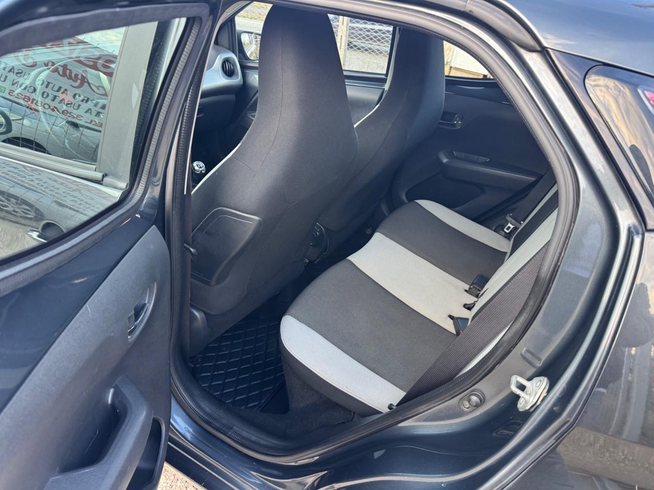 Toyota Aygo 1.0 VVT-i 69 CV 5 porte x-black TSS