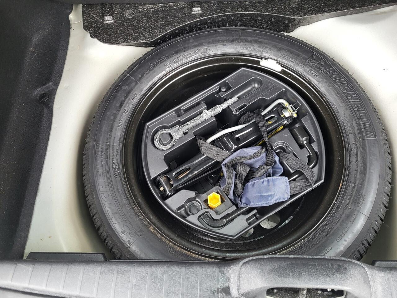 PEUGEOT 208 1,4 HDI-UNICO PROPRIETAR-4 REVISIONI