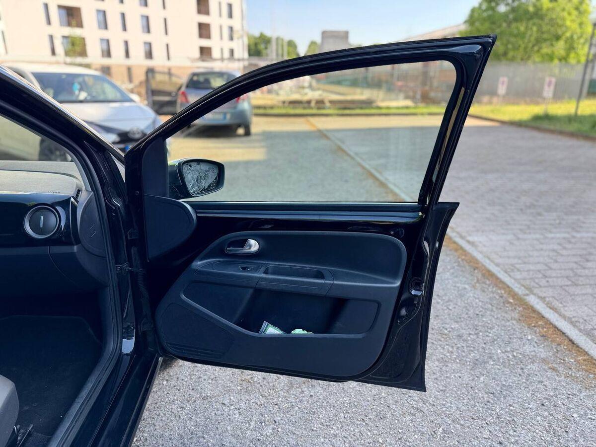 Volkswagen up! 1.0 Move up! 75cv 5p asg