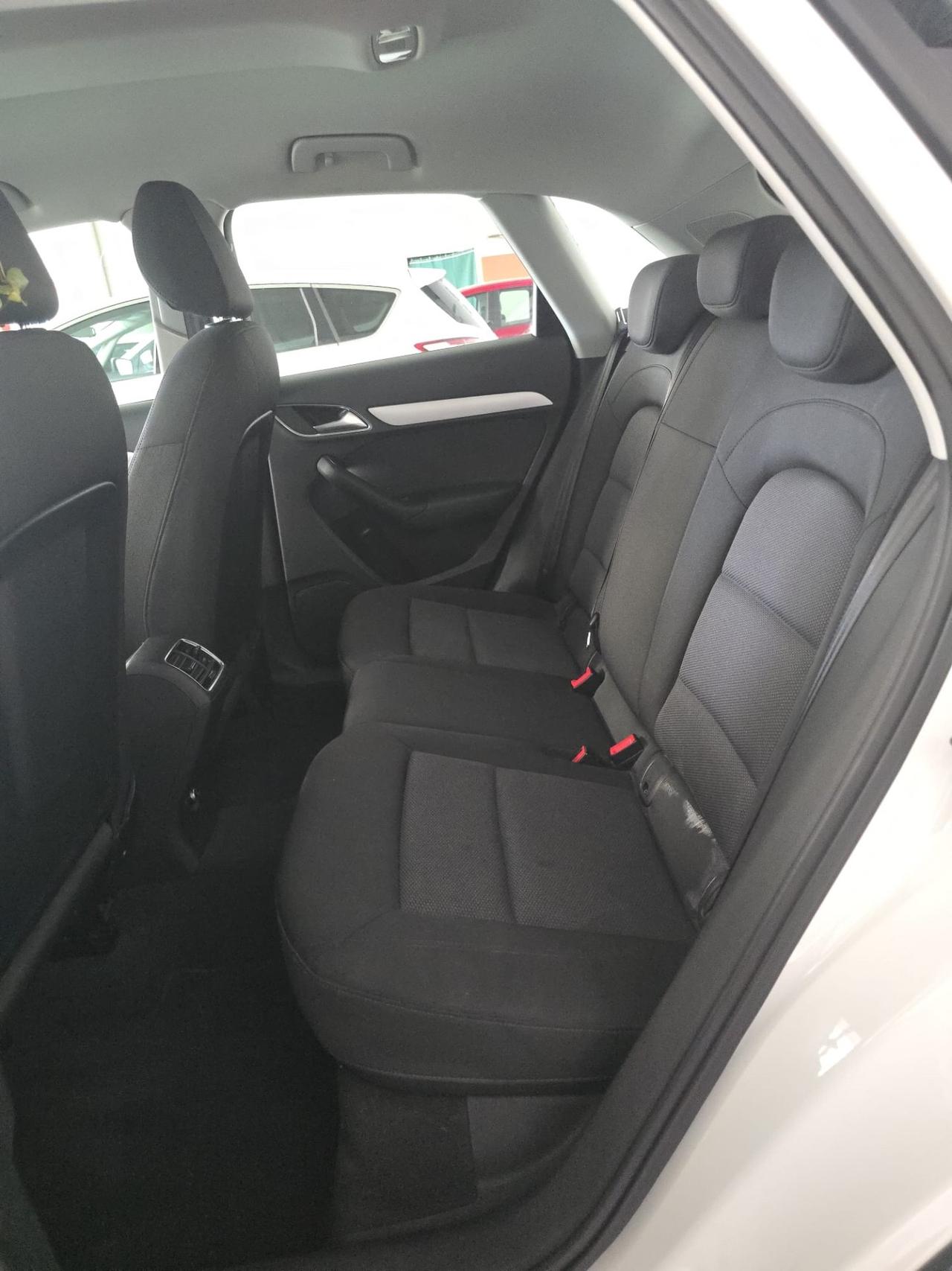 Audi Q3 2.0 TDI 120 CV Sport S line