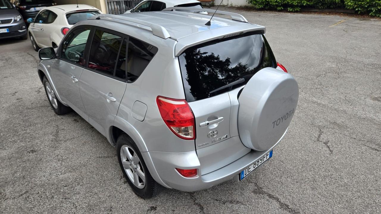 Toyota RAV 4 2.2 D-4D 177 CV Luxury 4x4