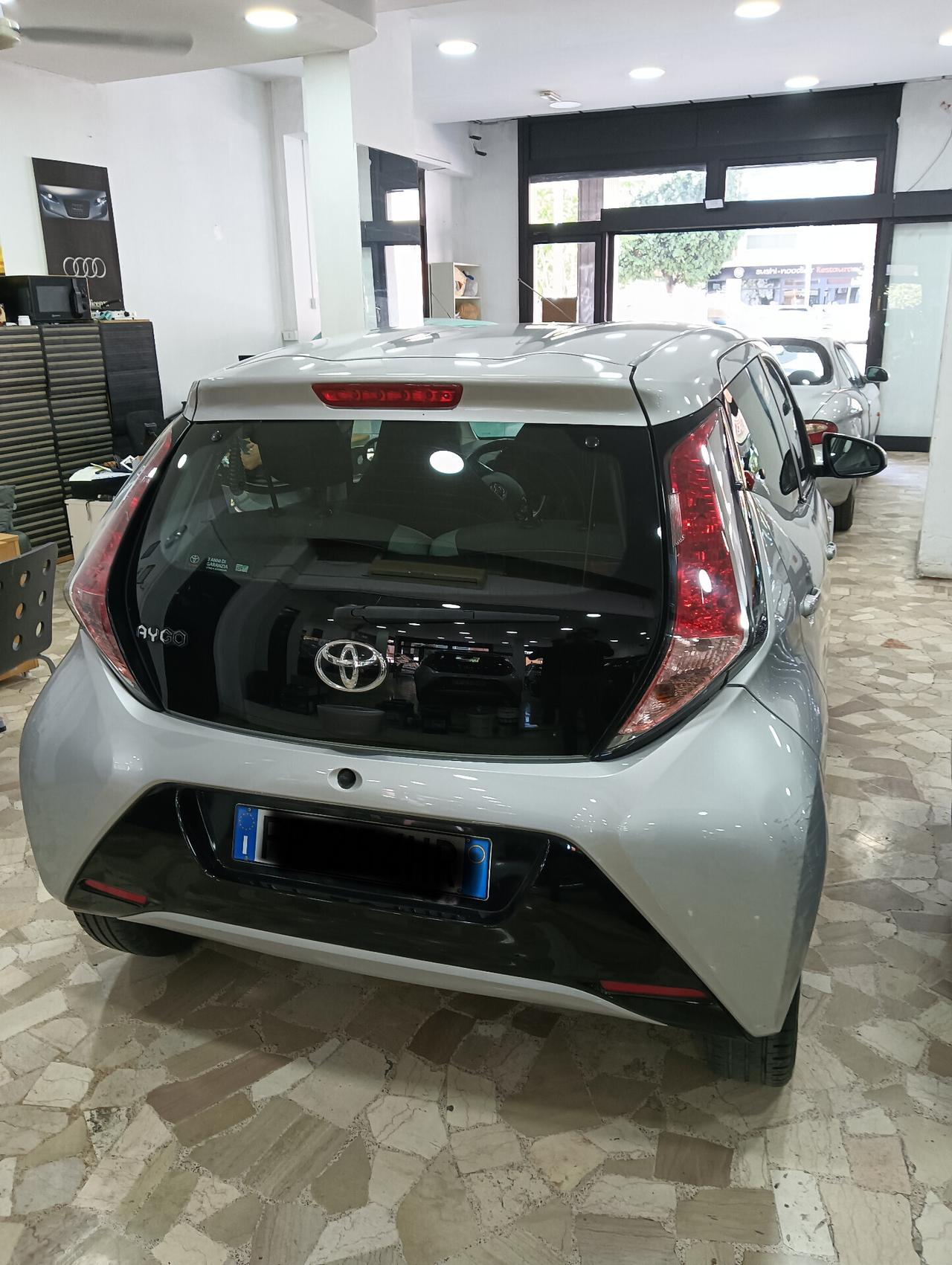 Toyota Aygo 1.0 VVT-i 72 CV 5 porte x-trend MMT