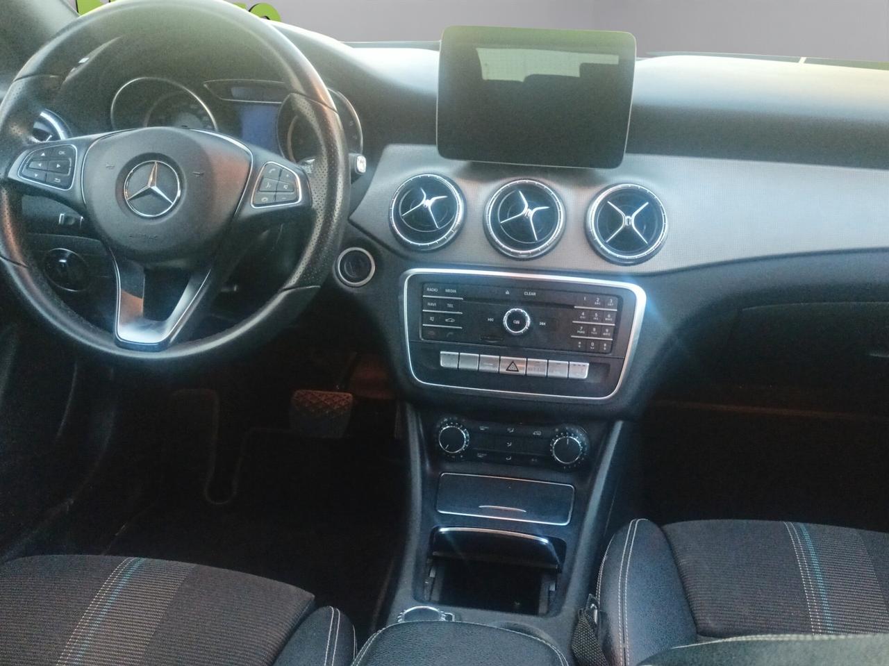 Mercedes-benz CLA 200 d Business