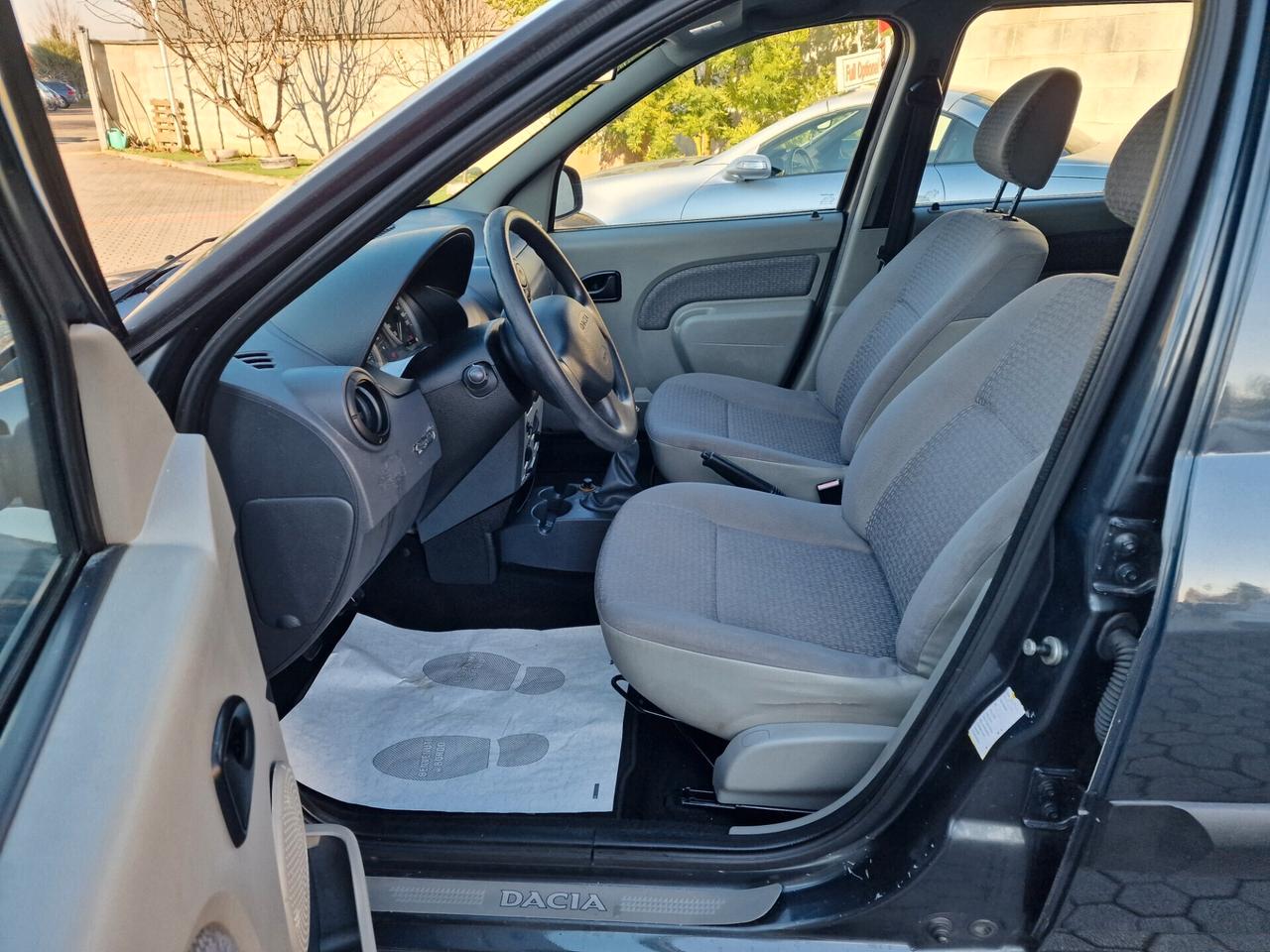 Dacia Logan 1.6 benzina 105cv 7 POSTI